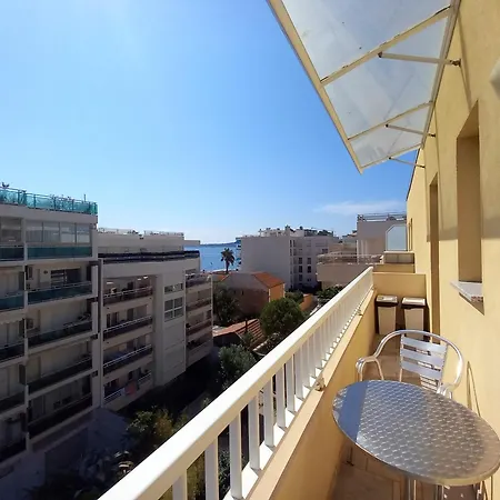 Altair Apartment *